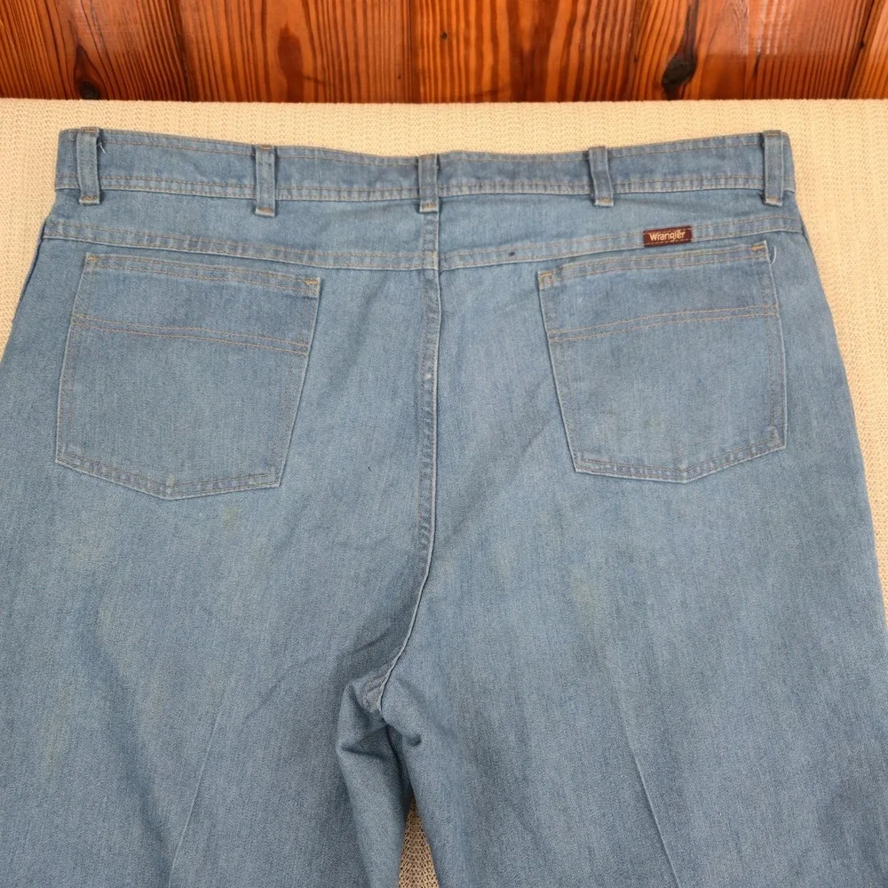 Vintage Wrangler Jeans Mens 42x30 Light Wash Blue Relaxed Fit Straight Leg Denim